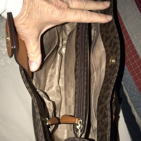 Vintage Michael Kors Large Tote purse - like new !!! - Picture 4 of 10